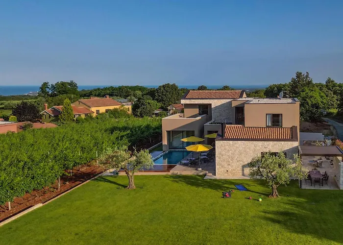 Vakantiehuis Stunning In With Sauna Kaštelir